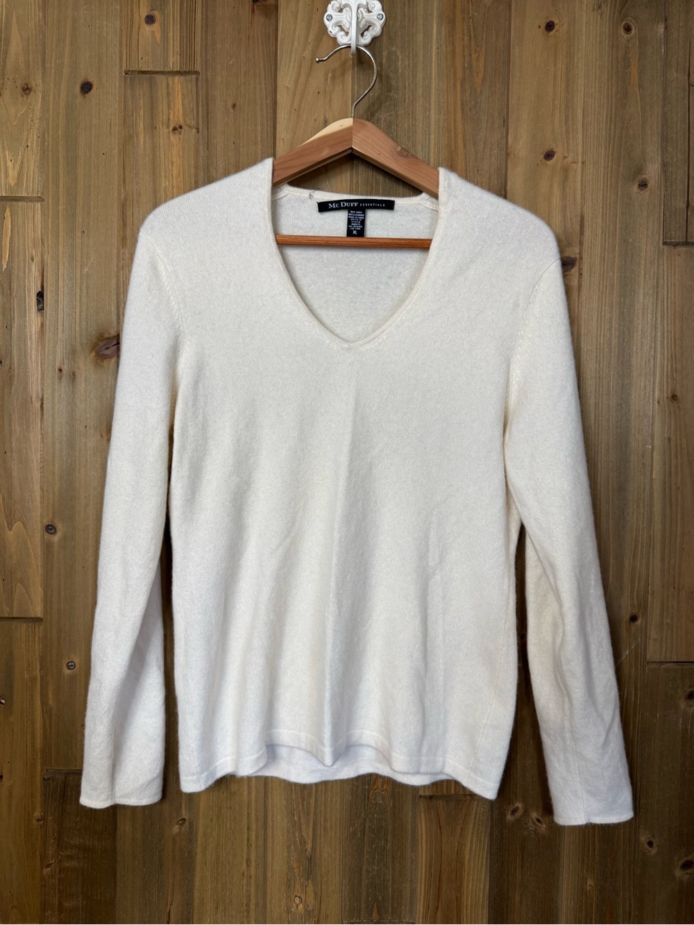 Cashmere McDuff Essentials V-Neck Sweater - Cream